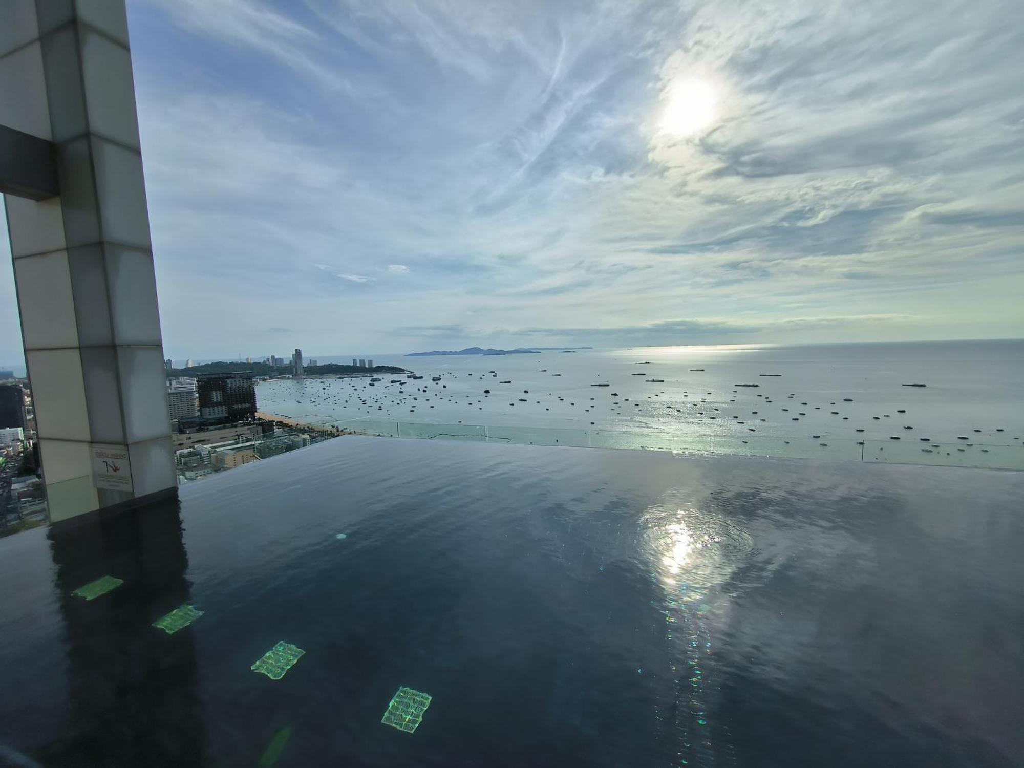 Centric Sea Pattaya Bed and Breakfast Eksteriør billede