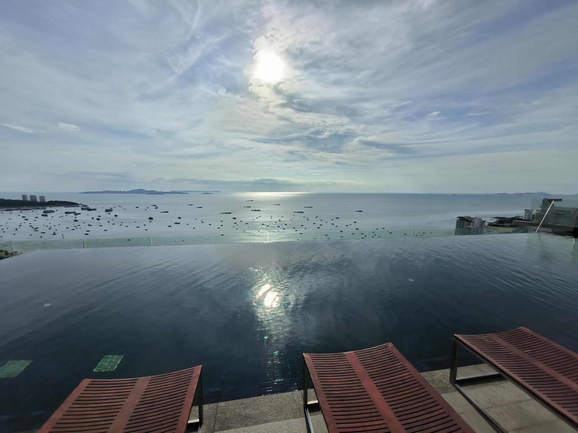 Centric Sea Pattaya Bed and Breakfast Eksteriør billede
