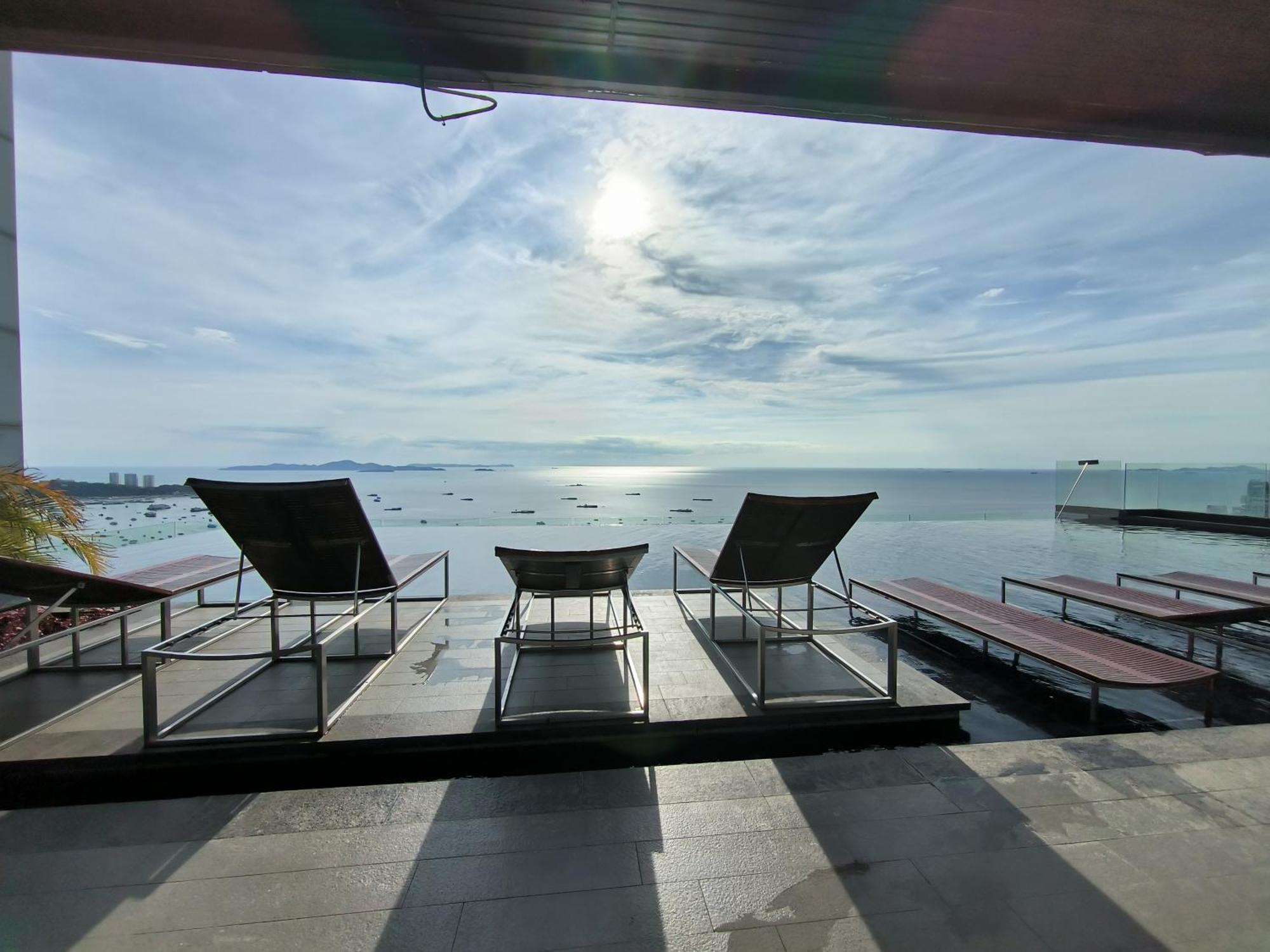 Centric Sea Pattaya Bed and Breakfast Eksteriør billede